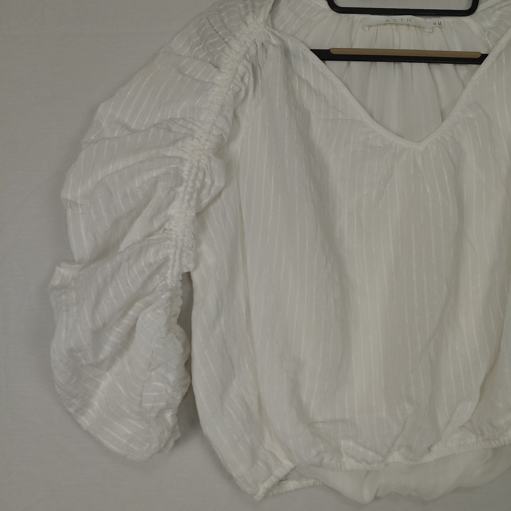 ASTR The Label Sz XS White Blouse Ruched Puff Sleeve Womens Renaissance Cropped - Picture 4 of 11